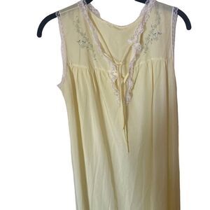 Vintage Bergeron Goodman Corhan Noumair 1940/1950s Embroidered Slip